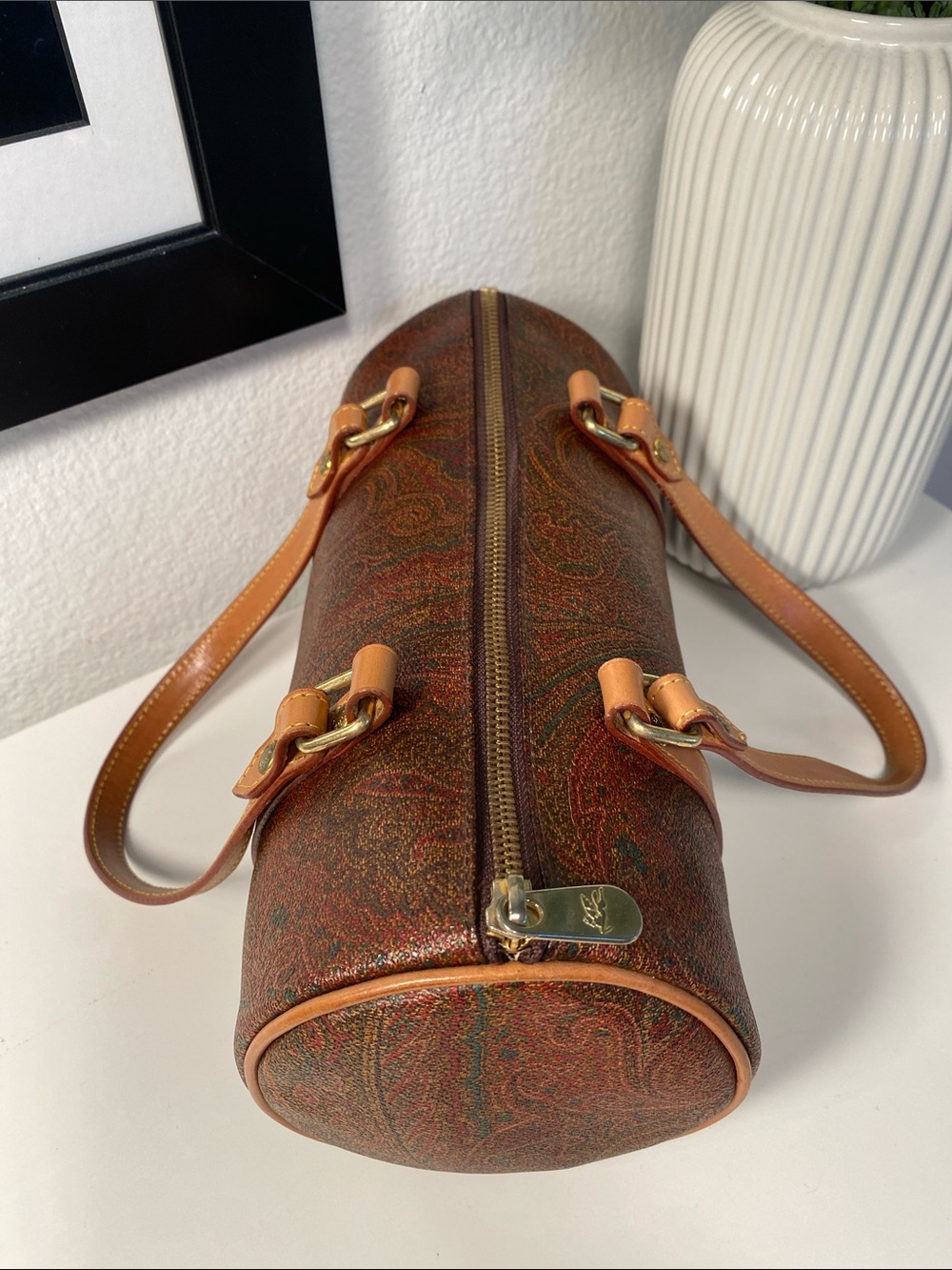 Vintage 1996 ETRO Milano Red Paisley Barrel 26 Bag - Picture 6 of 11